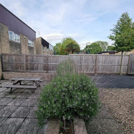 Private Rooms Bath Exterior foto