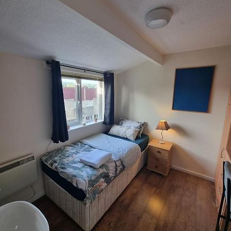 Private Rooms Bath Exterior foto