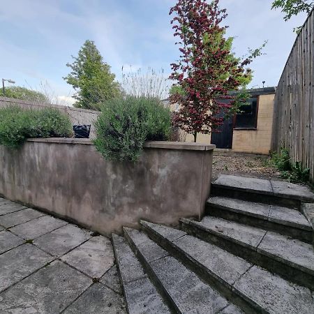 Private Rooms Bath Exterior foto