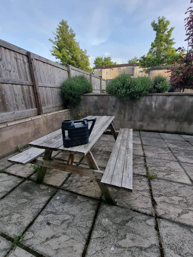 Private Rooms Bath Exterior foto