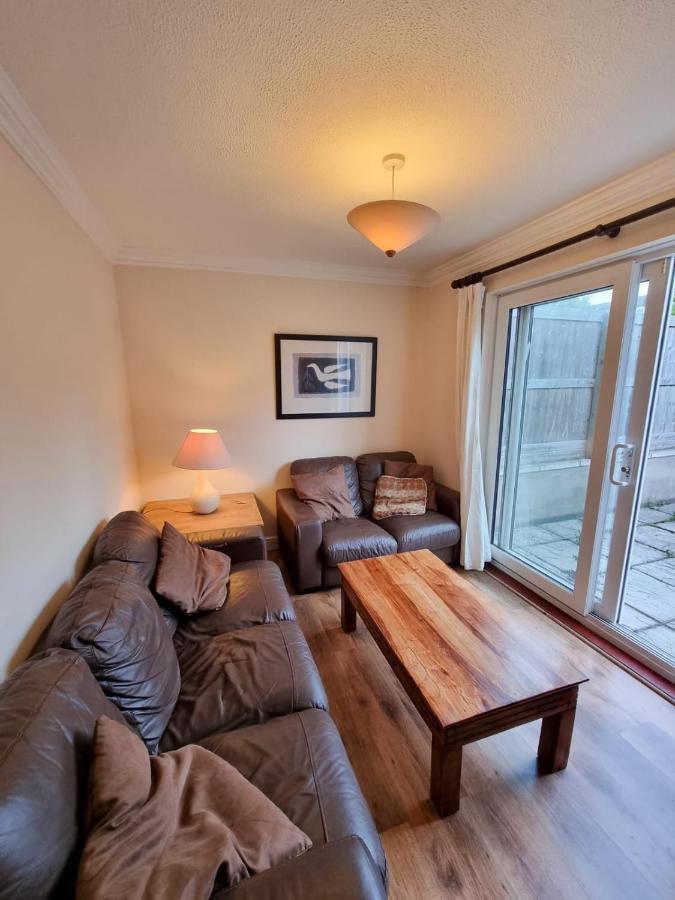 Private Rooms Bath Exterior foto