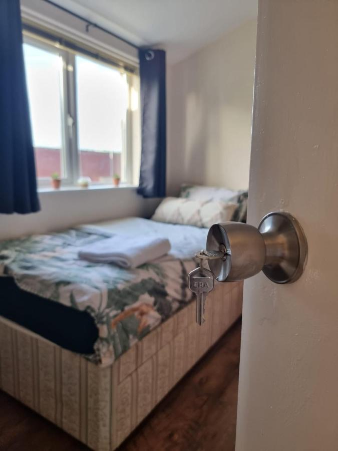 Private Rooms Bath Exterior foto